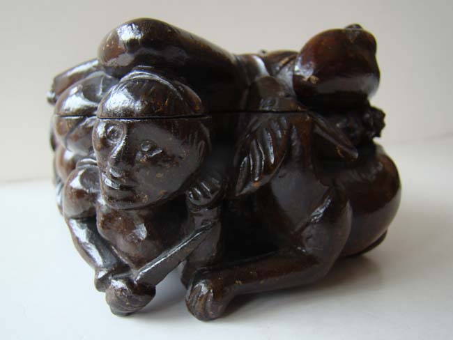 A Fabulous carved fruitwood "Bobbie Burns" Scottish tobacco box circa 1790-1800 — image 4